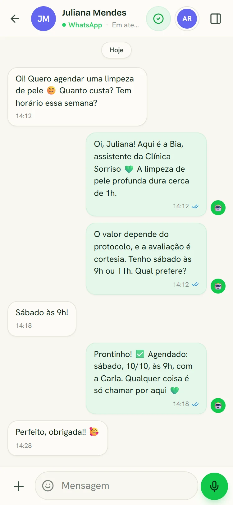 Conversa no Ezzy pelo celular: a cliente pede limpeza de pele e o agente de IA responde e agenda (dados de demonstração)